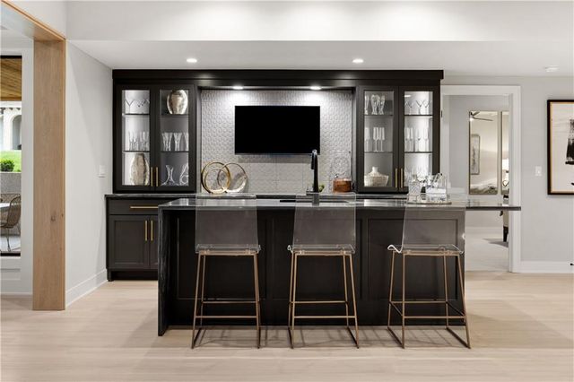 13721 Guilford Road, Leawood, KS 66224