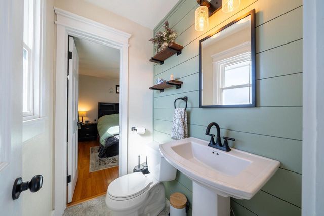 1617 W 9TH AVENUE, Oshkosh, WI 54902