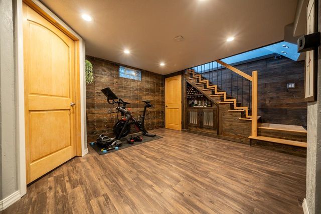 1617 W 9TH AVENUE, Oshkosh, WI 54902