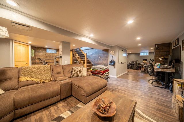 1617 W 9TH AVENUE, Oshkosh, WI 54902