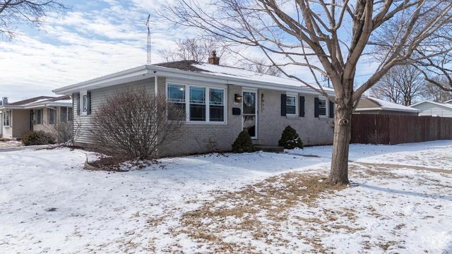 1617 W 9TH AVENUE, Oshkosh, WI 54902