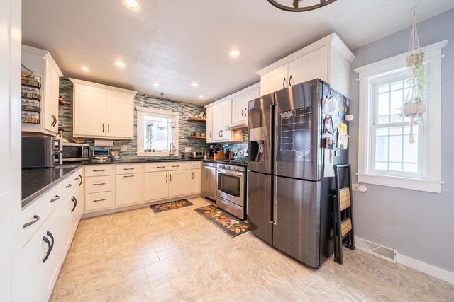 1617 W 9TH AVENUE, Oshkosh, WI 54902