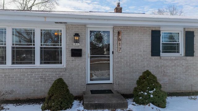 1617 W 9TH AVENUE, Oshkosh, WI 54902