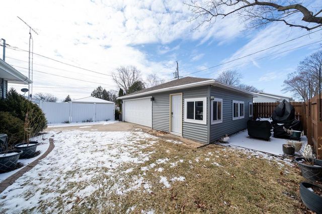 1617 W 9TH AVENUE, Oshkosh, WI 54902