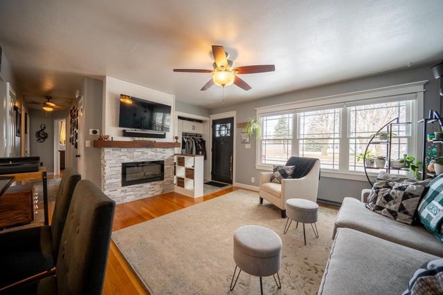 1617 W 9TH AVENUE, Oshkosh, WI 54902