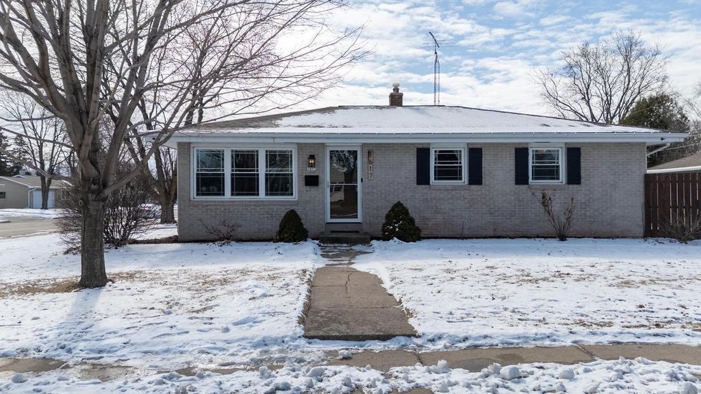 1617 W 9TH AVENUE, Oshkosh, WI 54902