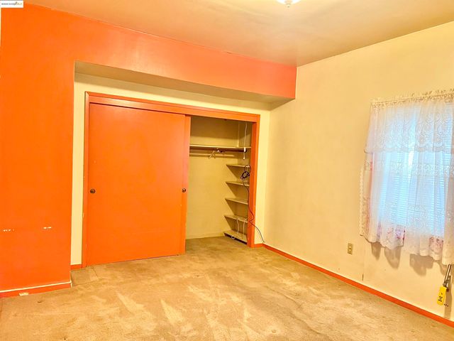 9719 Holly St, Oakland, CA 94603