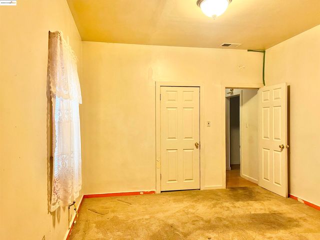 9719 Holly St, Oakland, CA 94603