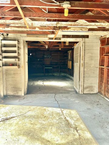 9719 Holly St, Oakland, CA 94603