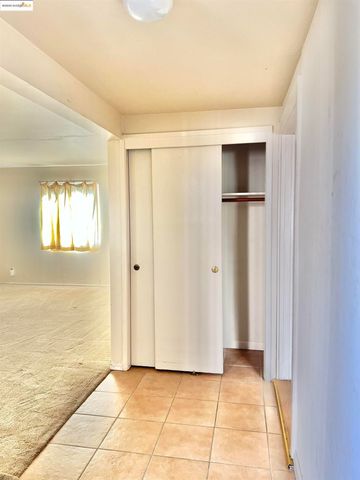 9719 Holly St, Oakland, CA 94603