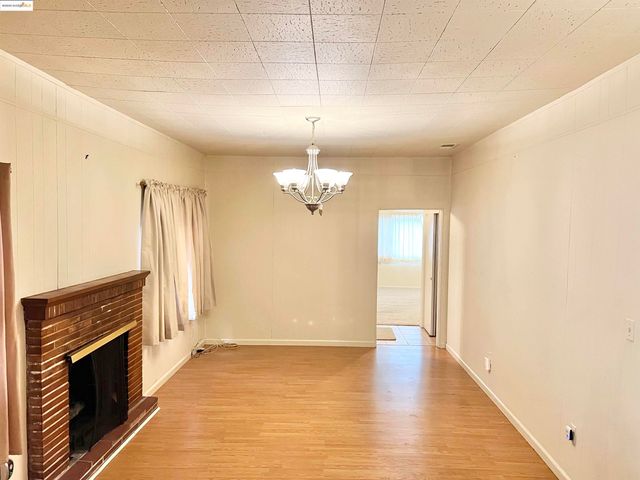 9719 Holly St, Oakland, CA 94603