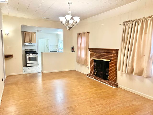 9719 Holly St, Oakland, CA 94603