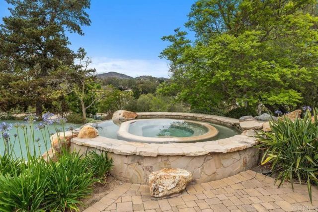 7090 Via Guadalupe, Rancho Santa Fe, CA 92067