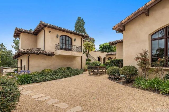 7090 Via Guadalupe, Rancho Santa Fe, CA 92067