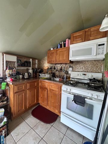 404 Carmita 3, Rutherford, NJ 07070