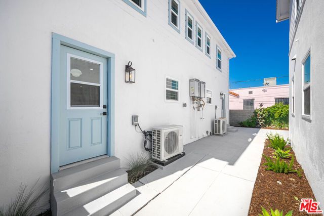 5317 Saturn Street, Los Angeles, CA 90019