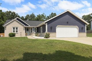 7742 W Lake Pointe DRIVE, Franklin, WI 53132
