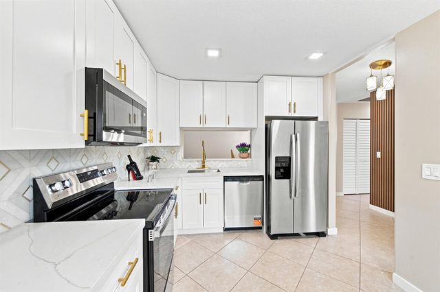 4561 DISCOVERY Lane 13, West Palm Beach, FL 33417