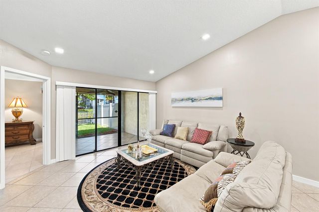 4561 DISCOVERY Lane 13, West Palm Beach, FL 33417