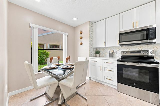 4561 DISCOVERY Lane 13, West Palm Beach, FL 33417