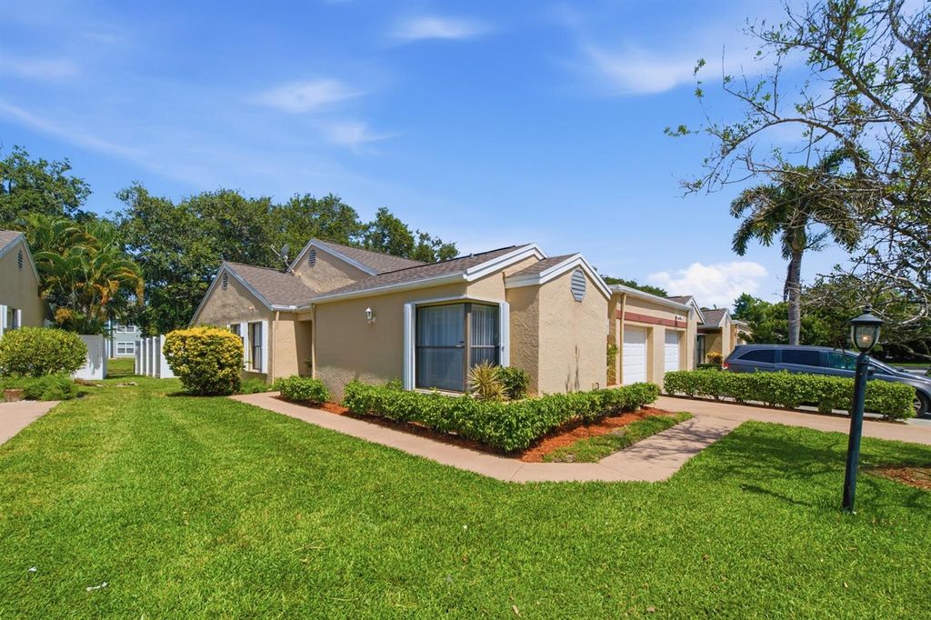 4561 DISCOVERY Lane 13, West Palm Beach, FL 33417