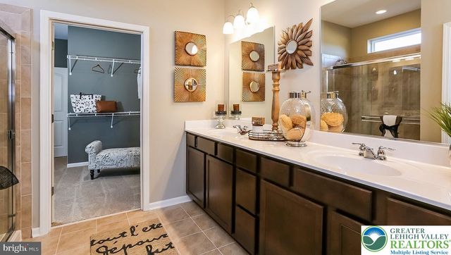 1534 Dresden Drive, Lower Macungie Twp, PA 18031