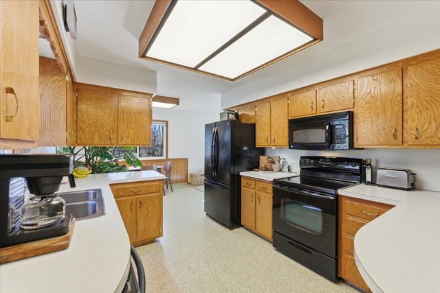 20264 HONEYSUCKLE Road, Council Bluffs, IA 51503