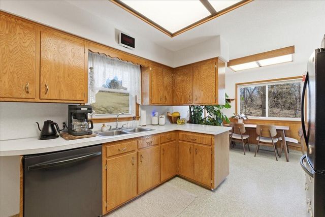 20264 HONEYSUCKLE Road, Council Bluffs, IA 51503