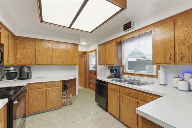 20264 HONEYSUCKLE Road, Council Bluffs, IA 51503