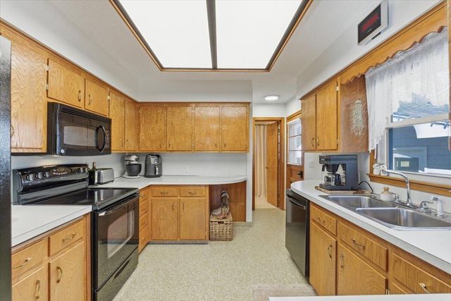 20264 HONEYSUCKLE Road, Council Bluffs, IA 51503