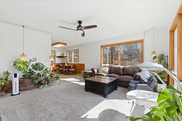 20264 HONEYSUCKLE Road, Council Bluffs, IA 51503