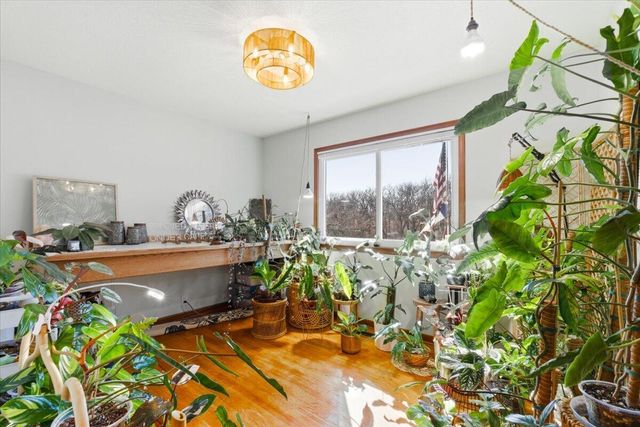 20264 HONEYSUCKLE Road, Council Bluffs, IA 51503