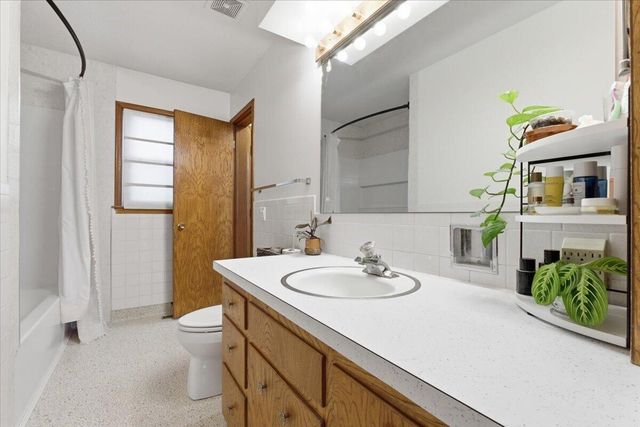 20264 HONEYSUCKLE Road, Council Bluffs, IA 51503