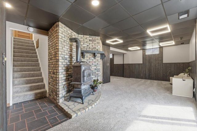 20264 HONEYSUCKLE Road, Council Bluffs, IA 51503