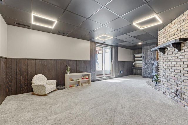 20264 HONEYSUCKLE Road, Council Bluffs, IA 51503