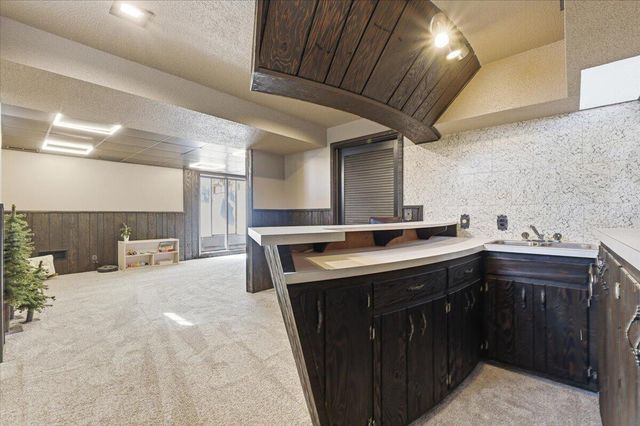 20264 HONEYSUCKLE Road, Council Bluffs, IA 51503