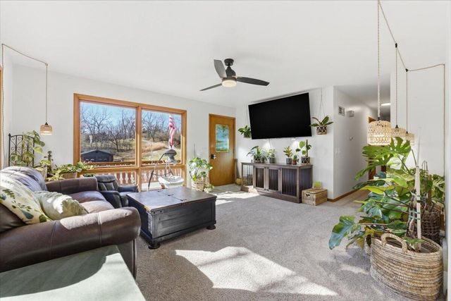 20264 HONEYSUCKLE Road, Council Bluffs, IA 51503