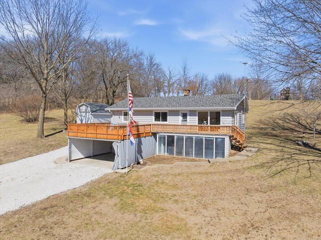 20264 HONEYSUCKLE Road, Council Bluffs, IA 51503