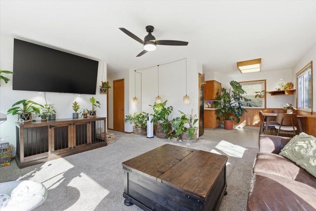 20264 HONEYSUCKLE Road, Council Bluffs, IA 51503