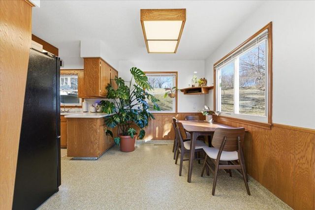 20264 HONEYSUCKLE Road, Council Bluffs, IA 51503