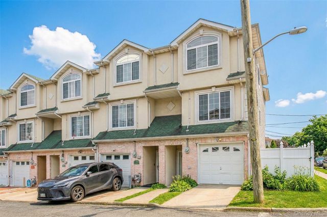 61 Merivale Lane, Staten Island, NY 10304