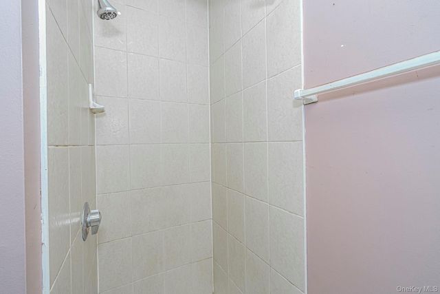 61 Merivale Lane, Staten Island, NY 10304