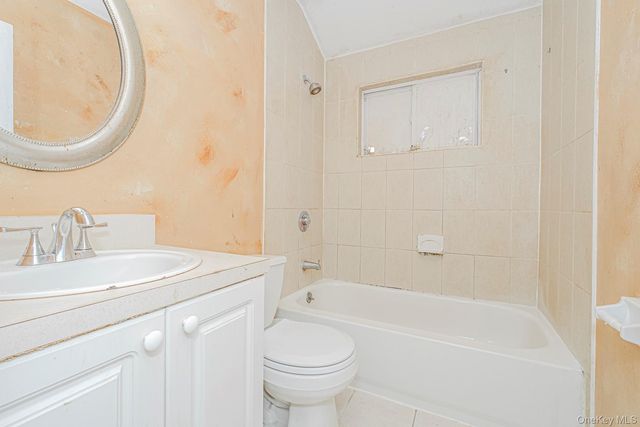 61 Merivale Lane, Staten Island, NY 10304