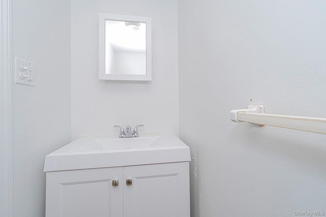 61 Merivale Lane, Staten Island, NY 10304