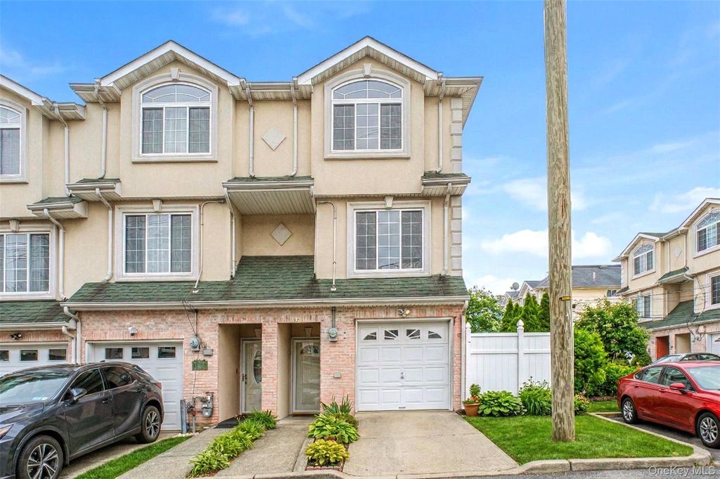 61 Merivale Lane, Staten Island, NY 10304