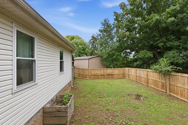 609 Eagle Ct, La Vergne, TN 37086