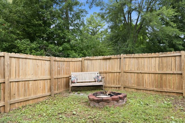 609 Eagle Ct, La Vergne, TN 37086