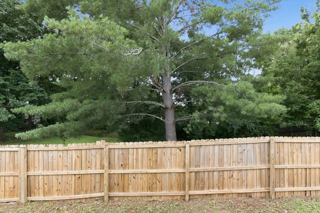 609 Eagle Ct, La Vergne, TN 37086
