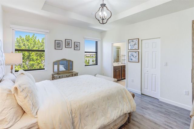 3375 W 100th Ter, Hialeah, FL 33018