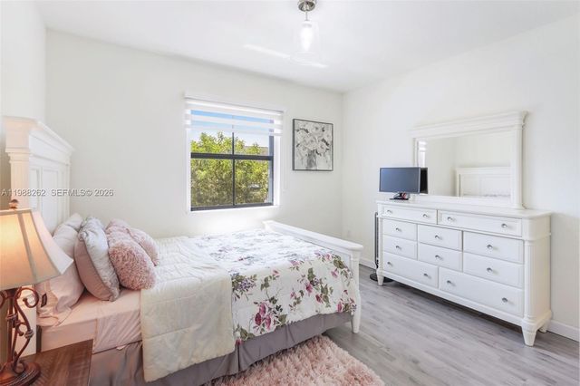 3375 W 100th Ter, Hialeah, FL 33018